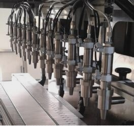 多頭多泵食用油灌裝機(jī)細(xì)節(jié)圖